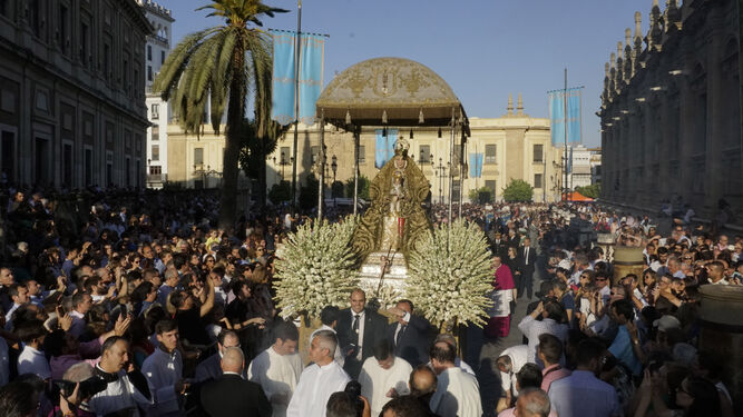 El paso de la Virgen de los Reyes durante su procesión de agosto de 2019, última antes del inicio de la pandemia.