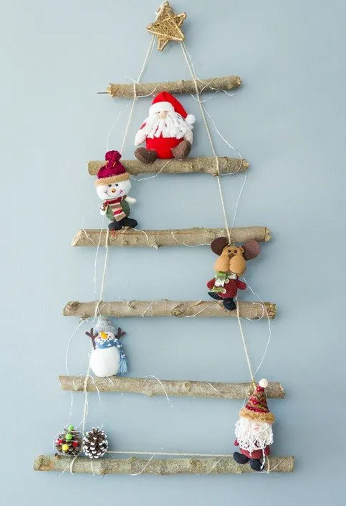 Cinco ideas para hacer un Ã¡rbol de Navidad con materiales reciclados para  una decoraciÃ³n sostenible