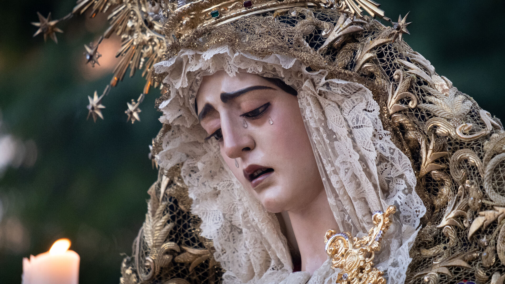 El rosario vespertino de la Virgen de la Encarnaci&oacute;n de San Benito, en im&aacute;genes