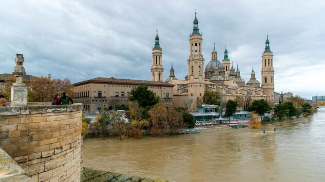 El Ebro a su paso por Zaragoza