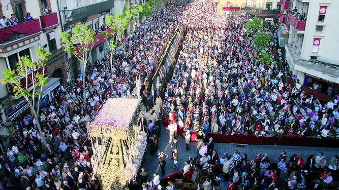 La Plaza de la Campana, entrada a la carrera oficial de la Semana Santa de Sevilla.