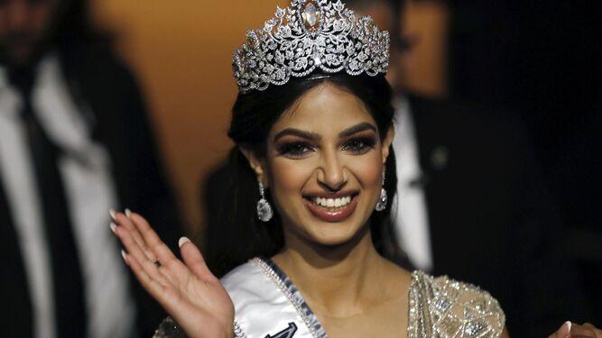 Harnaaz Sandhu, coronada 'Miss Universo 2021'.