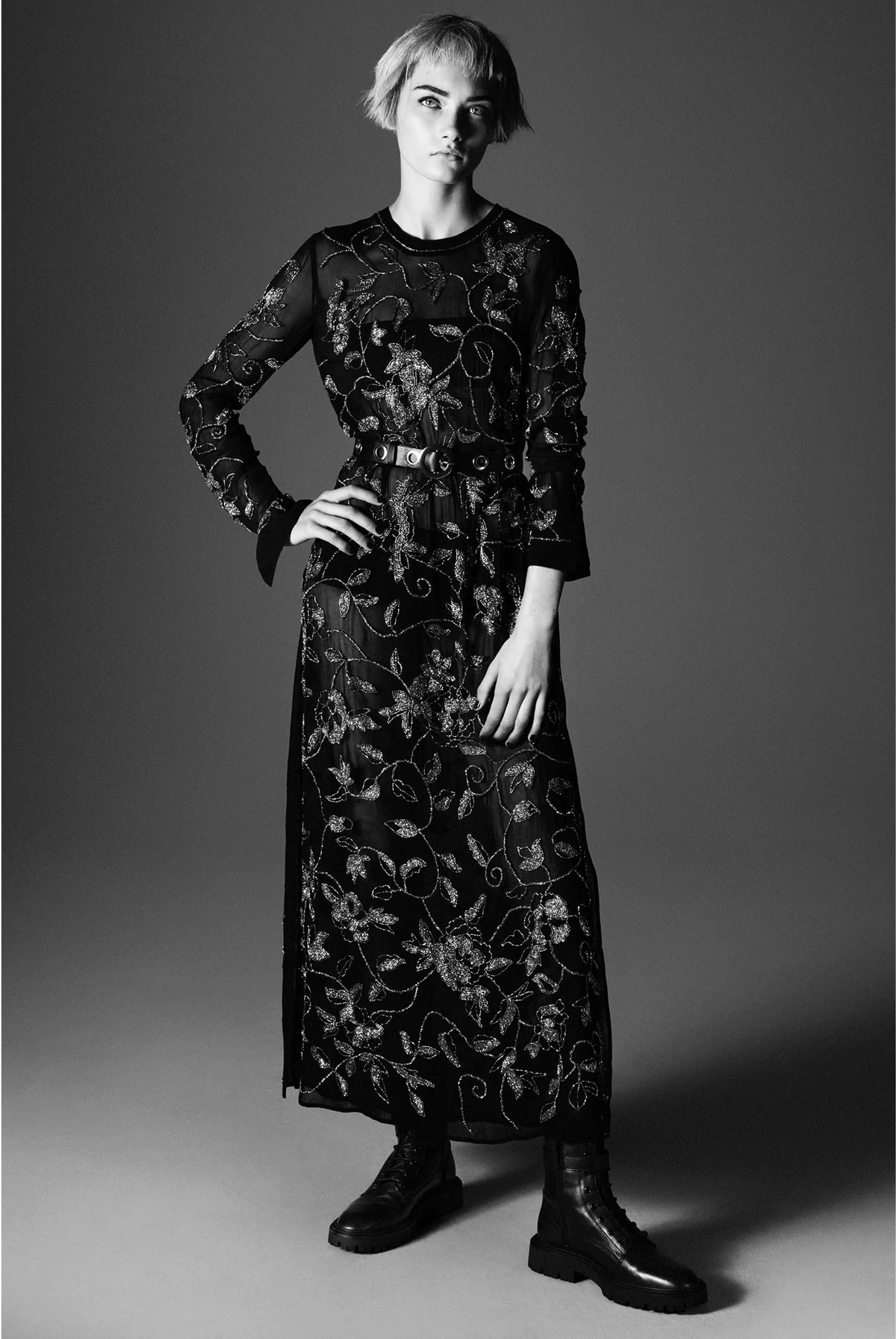 Así es nueva colección de vestidos negros de Zara que eleva a costura la prenda más básica