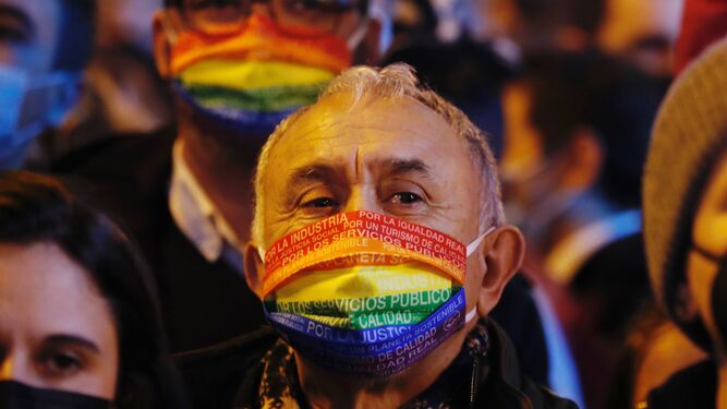 Un hombre en la manifestación contra Vox por su propuesta de ley de igualdad