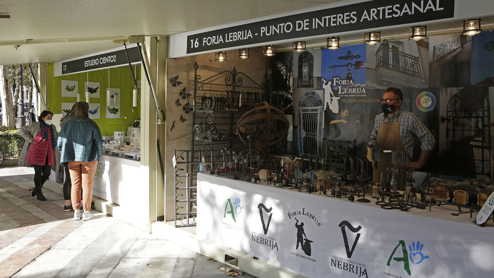 Feria de Artesan&iacute;a Creativa en Plaza Nueva