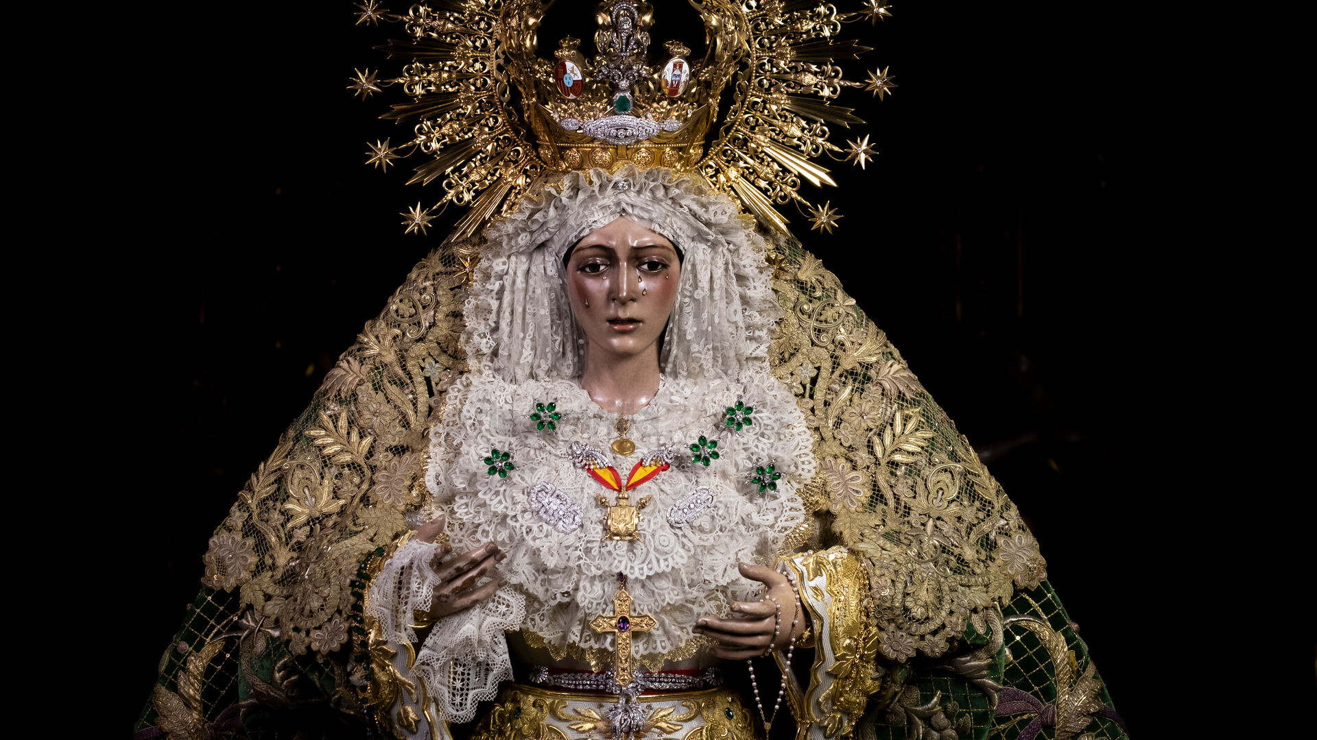 La veneraci&oacute;n a la Virgen de la Esperanza Macarena, en im&aacute;genes