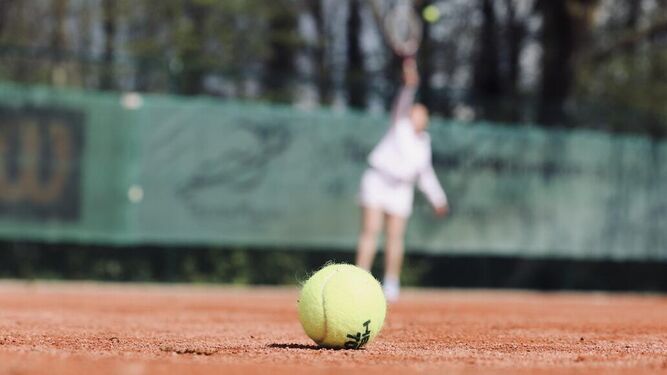 Presurizar las pelotas de tenis es una de las mejores opciones para prolongar su uso.