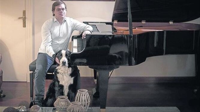 Un pianista ciego reprocha a una aerolínea portuguesa pegas a viajar con perro guía
