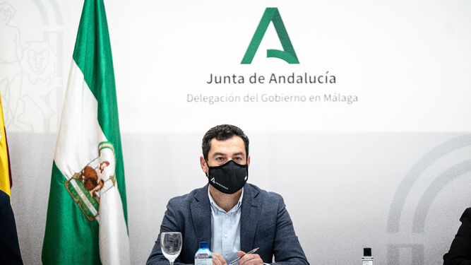 Juanma Moreno, durante la reunión en Málaga del comité de expertos.