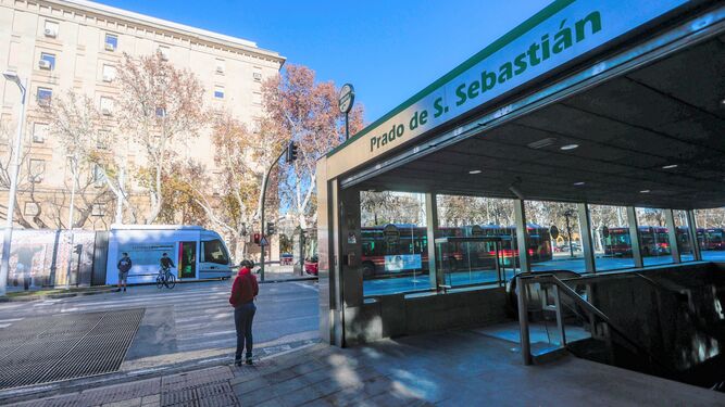 En el Prado, donde termina el tramo Norte de la línea 3 del Metro, los viajeros pueden enlazar con la línea 1 y con el tranvía.