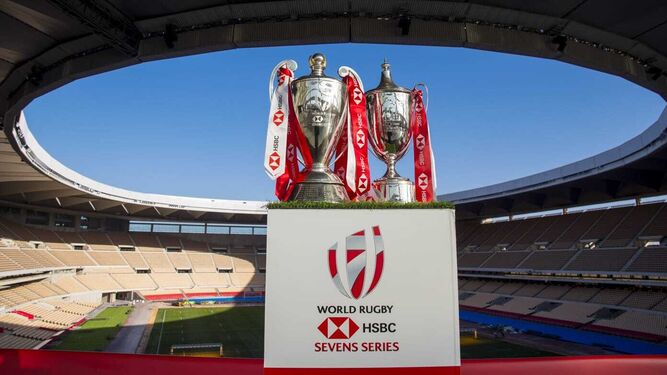 Los trofeos del HSBC Spain Sevens de rugby, durante la presentación en el Estadio de la Cartuja.