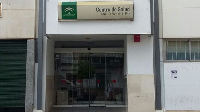Entrada del centro de salud de San Juan de Aznalfarache.