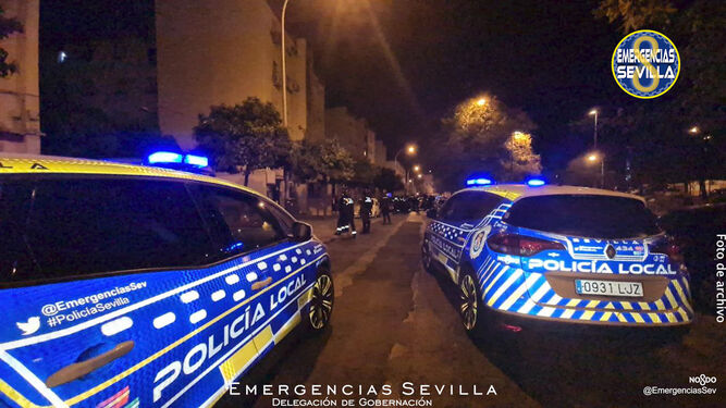 Patrulleros de la Policía Local de Sevilla, en una imagen de archivo.