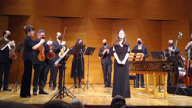 Irene González arropada por la Orquesta Barroca de Sevilla.