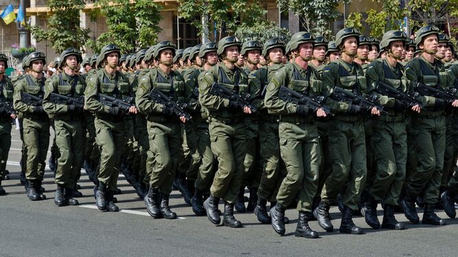 Tropas de Ucrania durante un desfile militar
