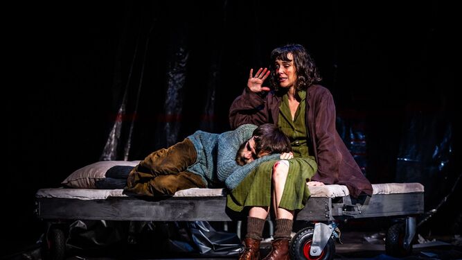 Belén Cuesta protagoniza 'El hombre almohada' en el Teatro Lope de Vega.
