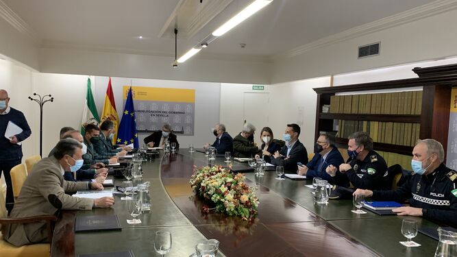 La reunión en la Subdelegación del Gobierno en Sevilla para preparar el plan de tráfico del Rocío.