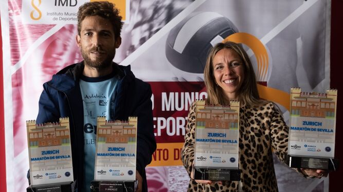 Rubén Álvarez y Carmen Gutiérrez, los mejores sevillanos y andaluces del Zurich Maratón de Sevilla.