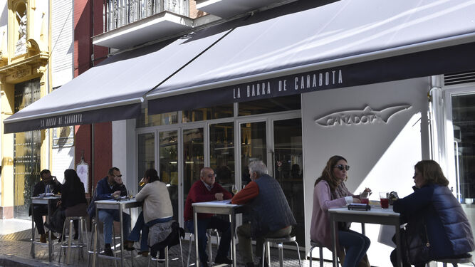 Velada, la aplicación gastronómica que te recomienda los mejores establecimientos de restauración de la ciudad, llega a Cádiz y Sevilla.