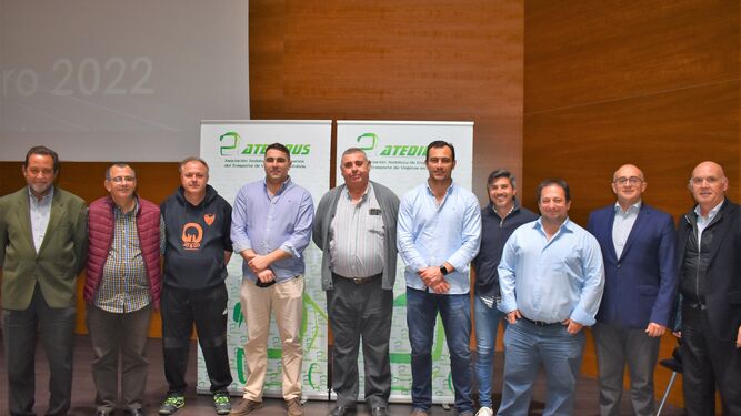 Nueva Junta Directiva de Atedibus 2022, con su presidente Manuel Gutiérrez Zambruno (quinto por la izquierda).