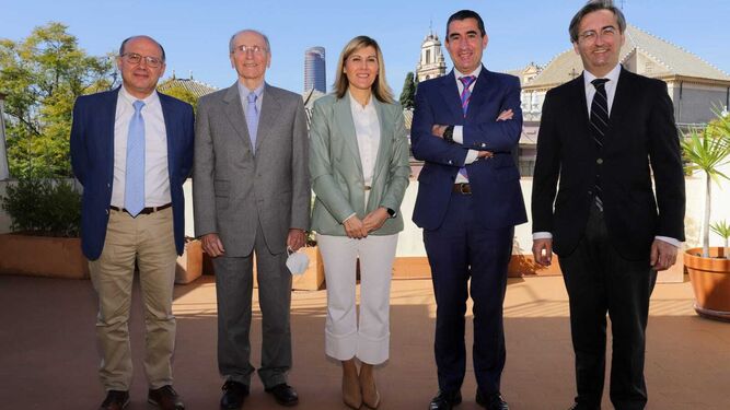 Representantes del Colegio de Ingenieros Técnicos Industriales y del Colegio de Economistas de Sevilla.