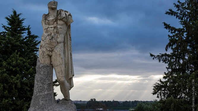 La estatua de Trajano en Itálica.