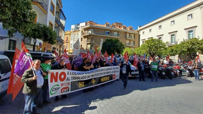 Trabajadores de Santa Bárbara en la Delegación de la Junta en Sevilla