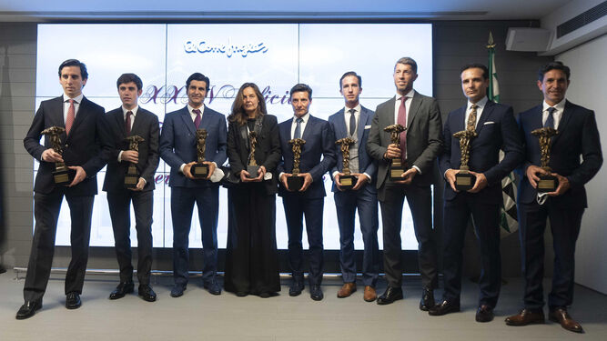 Los premiados por El Corte Inglés con sus Trofeos 'Puerta del Príncipe' de la temporada 2021.