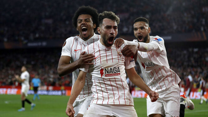 Munir celebra su gol junto a Koundé y En-Nesyri.