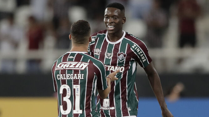 Luiz Henrique celebra un gol con Fluminense.