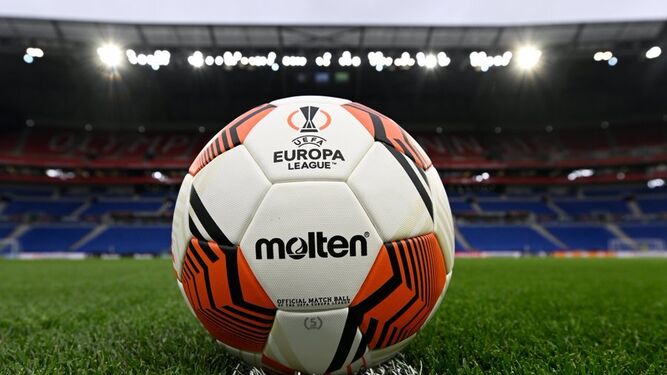 El balón de la Europa League.