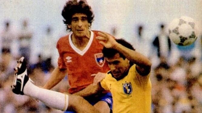 Pellegrini, en un amistoso de Chile contra Brasil en 1986.