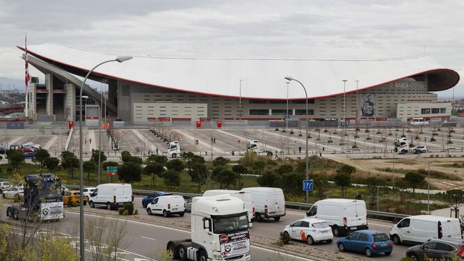 Marcha lenta que protagonizan los camioneros con salida este miércoles en el estadio Wanda Metropolitano de Madrid
