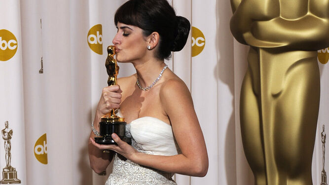 Penélope Cruz recogió su Oscar en 2009 con un Balmain 'vintage' que vio en un escaparate.