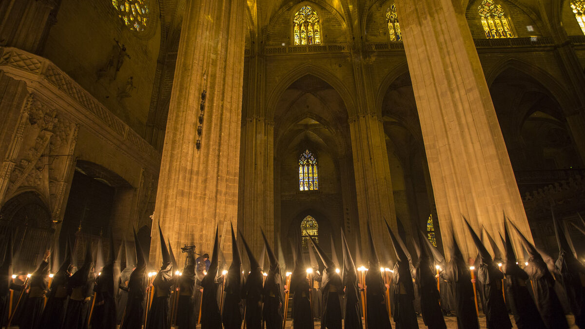 Las hermandades de Sevilla rezarán por el Sínodo y la paz en Ucrania  durante sus estaciones de penitencia