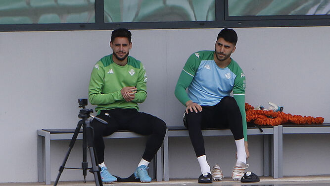 Rui Silva junto a Álex Moreno, en un entrenamiento.