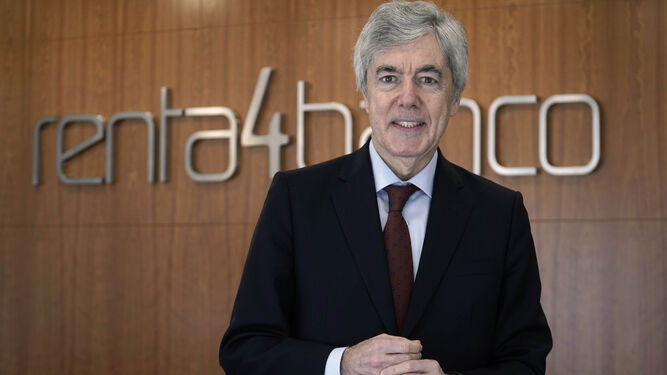 Juan Carlos Ureta, presidente de Renta 4 Banco, en la oficina de Sevilla.