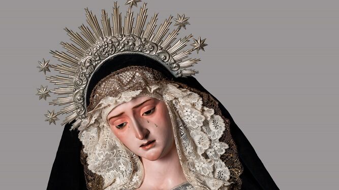 El convento de San Leandro pone a la veneración a la Virgen de los Dolores de Cristóbal Ramos.