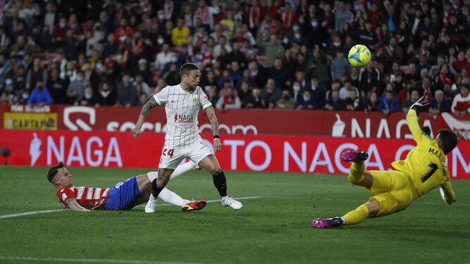 Papu Gómez anota el definitivo 4-2 para el Sevilla.