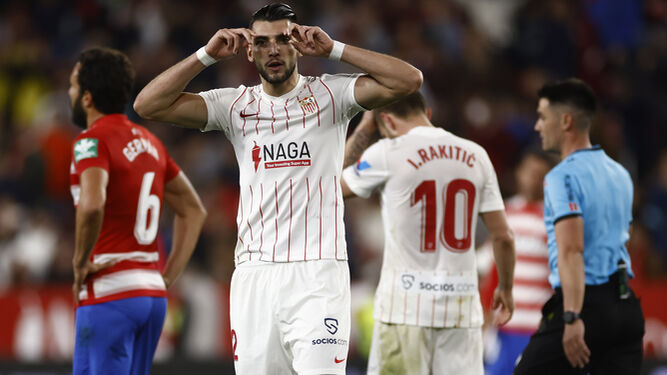 Rafa Mir celebra el 3-2 que marcó al Granada, después de que le anulasen el 3-1.