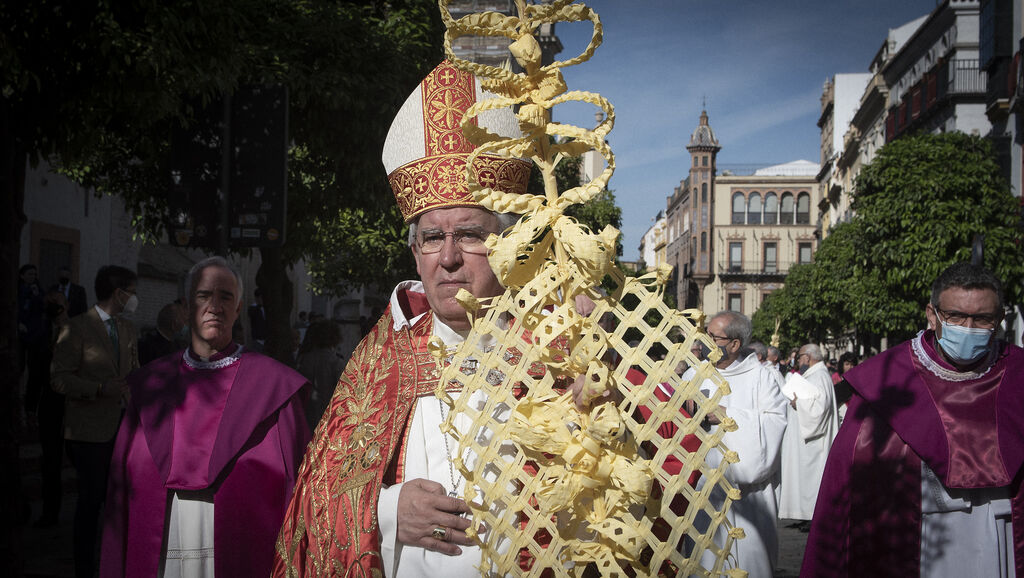La procesi&oacute;n de palmas del Cabildo Catedral abre el Domingo de Ramos en Sevilla