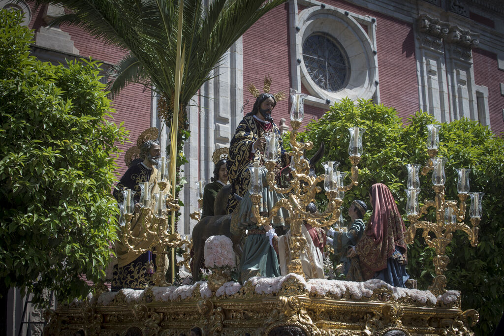 Fotos de la salida de La Borriquita, en el Domingo de Ramos de Sevilla