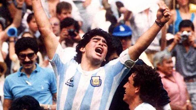 Diego Armando Maradona celebra el título mundial en México 1986