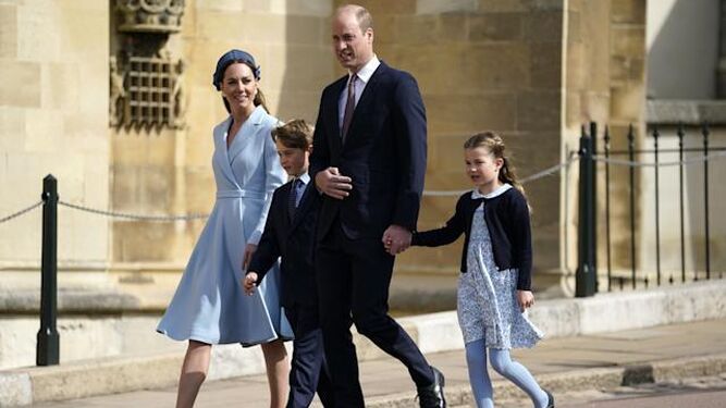 Los duques de Cambridge y sus hijos mayores en este domingo