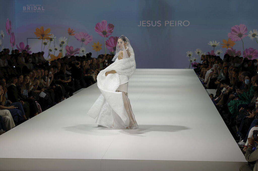 Pase de modelos de la firma Jes&uacute;s Peir&oacute; en la Bridal Fashion Week de Barcelona