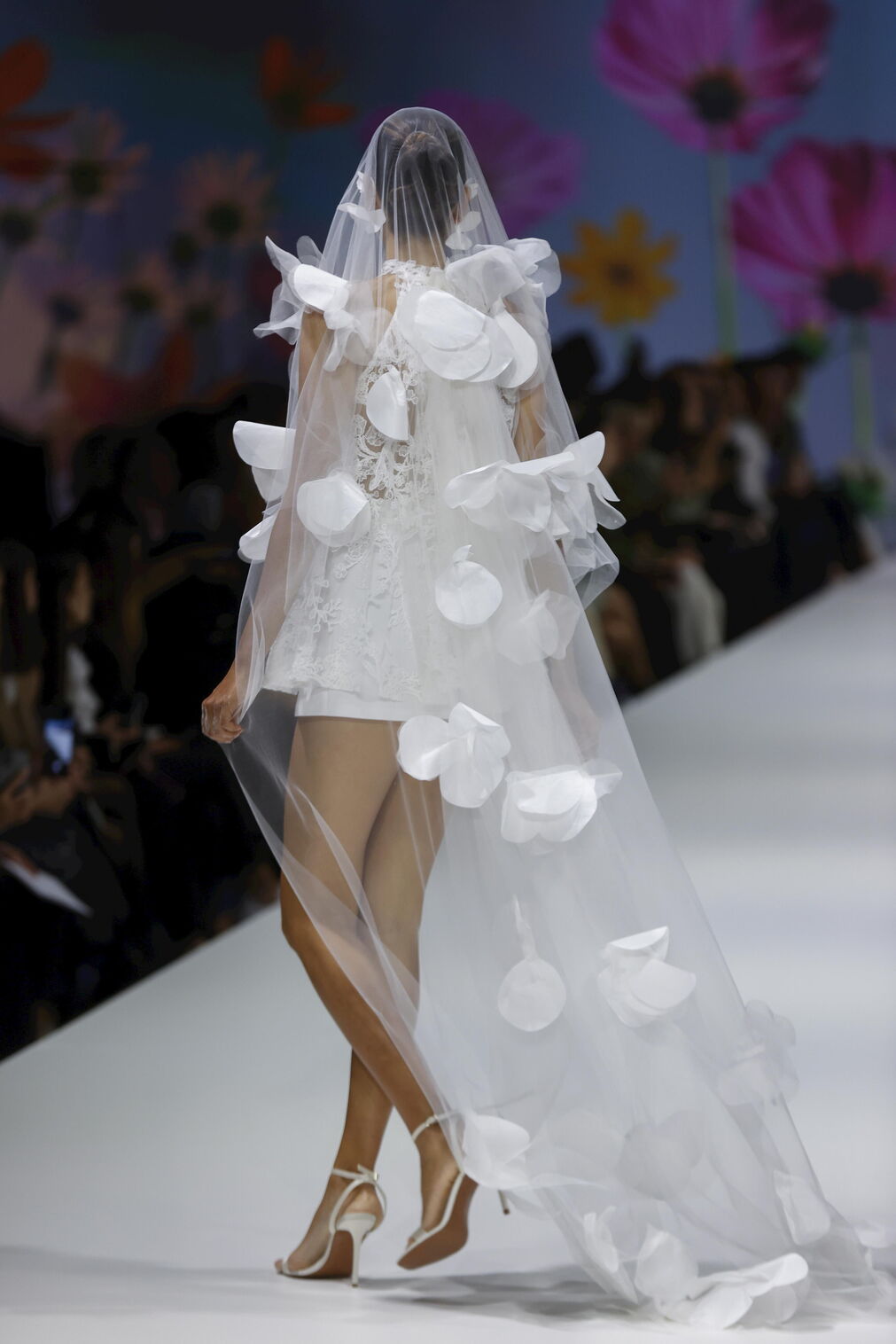 Pase de modelos de la firma Jes&uacute;s Peir&oacute; en la Bridal Fashion Week de Barcelona
