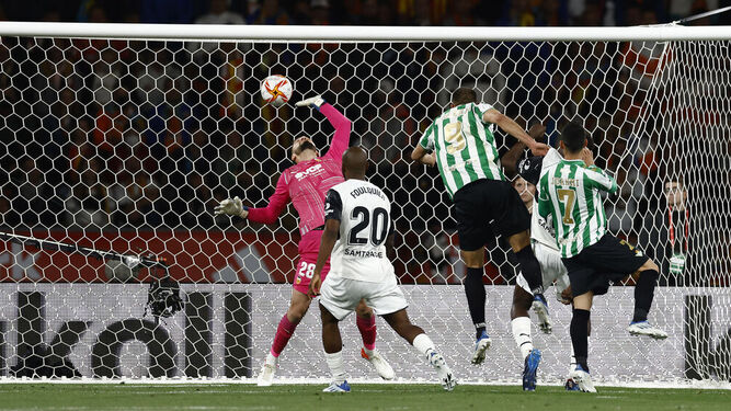 Así fue el gol de Borja Iglesias para el Betis en la final de la Copa del Rey ante el Valencia