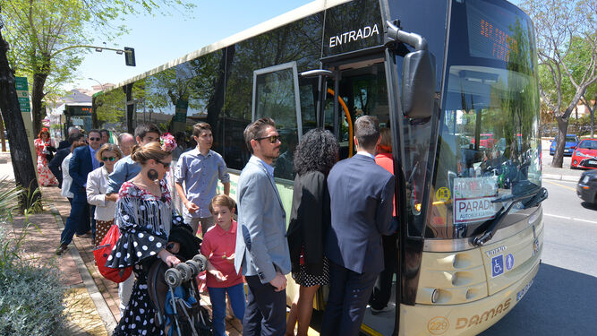 Autobús de la línea Tomares-Feria de Sevilla.