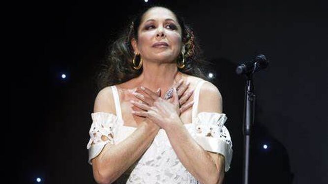 Isabel Pantoja, durante un concierto.