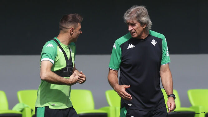 Joaquín y Pellegrini conversan en un momento del entrenamiento de este pasado sábado.